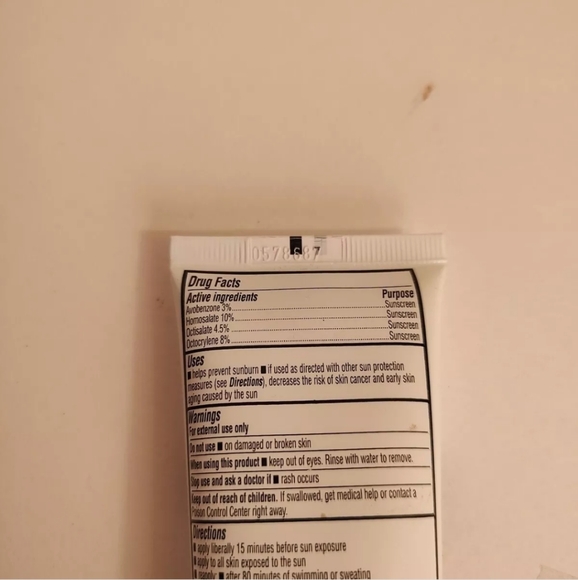 Studio Selection Ultra Sunscreen Lotion Broad Spectrum SPF 50 - 3 oz Vitamin E - Picture 9 of 9